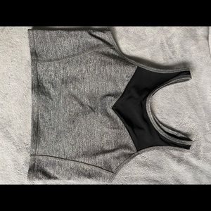 Forever 21 Sports bra (M) never been used.